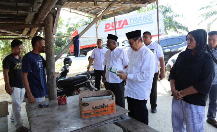  Puji Hasil Kerajinan Tangan Warga Sakai di Minas,  Ini  Motivasi yang  Diberikan Gubri